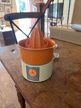 Hamilton Orange and Cream Electric Citrus Juicer